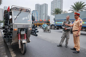 Hà Nội xử lý hàng loạt xe ba gác, xe tự chế gây mất an toàn giao thông