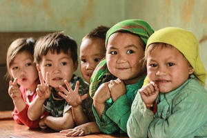 Những đứa trẻ mờ mịt tương lai ở bản 'nghèo bền vững' do ma túy