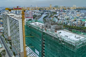 Diamond Lotus Riverside, bức tường xanh khổng lồ giữa lòng Sài Gòn