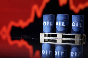 Giá dầu tăng hơn 1 USD/thùng, giá kim loại quý giảm