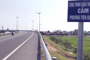 Cầu 240 tỷ đồng nằm chờ đường dẫn đến bao giờ?