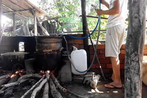 Hà Nội: Kiên quyết loại trừ những cơ sở cung cấp rượu lậu