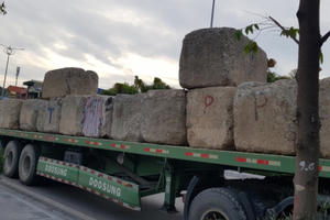 Quảng Ninh: Ẩn họa từ những chiếc xe đầu kéo kéo theo rơ mooc chở "hàng khủng" trên QL18