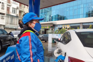 Giá xăng cán mốc 25.322 đồng/lít, cao nhất trong 8 năm