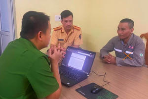 Khởi tố gã đàn ông say rượu đánh gẫy tay Cảnh sát Giao thông Khởi tố gã đàn ông say rượu đánh gẫy tay Cảnh sát Giao thông