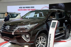 Ô tô nhập khẩu ồ ạt về Việt Nam 'nhấn chìm' doanh số xe trong nước