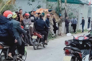 Nghệ An: Vợ gục trên vũng máu, chồng và con út chết cháy trong phòng tắm