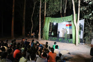 Gần 100 du khách tham quan tour đêm "Trăng chiến khu" Gần 100 du khách tham quan tour đêm "Trăng chiến khu"