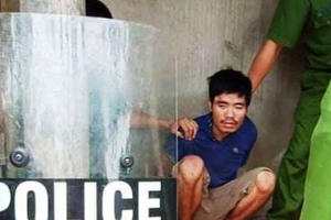 Khởi tố vụ án, bắt tam giam đối tượng cắt cổ mẹ ruột đang bị liệt tử vong