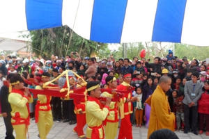 Quảng Bình: Hàng ngàn người đến với lễ hội chùa Hoằng Phúc