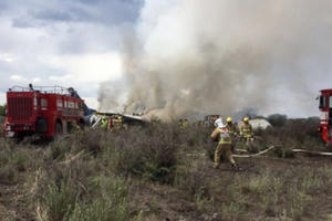 Rơi máy bay chở hơn 100 người tại Mexico