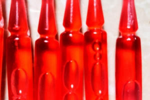 Ba chị em thương vong do uống lọ thuốc nhặt được trên đường