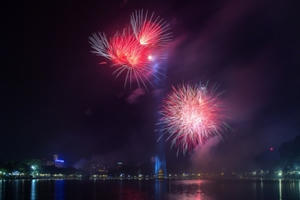 Video: Toàn cảnh pháo hoa đêm giao thừa xuân Bính Thân 2016 tại Hồ Gươm