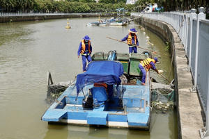 Sở Giao thông vận tải TP.HCM đề xuất đấu thầu vớt rác trên kênh