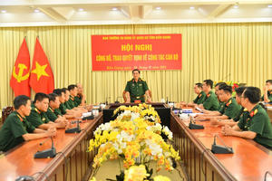 Đảng ủy Quân sự tỉnh Kiên Giang trao quyết định về công tác cán bộ