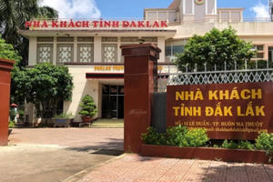 Đắk Lắk: Xem xét kỷ luật "hotgirl" gội đầu mượn bằng của chị gái để thăng tiến