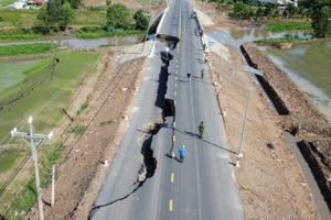 Vụ sập đường ở Tây Ninh: Đơn vị nào sẽ chịu trách nhiệm và bồi thường?