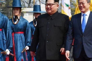 Lãnh đạo hai miền Triều Tiên cùng xem biểu diễn âm nhạc