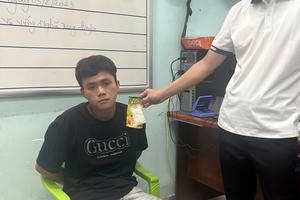 Bát giữ đối tượng chích điện người đi đường cướp tài sản, phát hiện thêm ma túy
