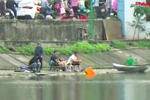 Hồ điều hoà Định Công ngang nhiên tổ chức câu cá, thu lợi bất chính