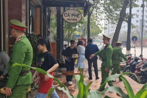 Hà Nội: Nhiều quận chưa làm tốt việc giành lại vỉa hè