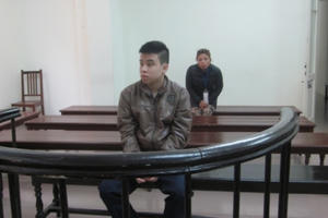 Bạn gái 12 tuổi “mời” quan hệ, thanh niên mới lớn “mếu máo” vào tù