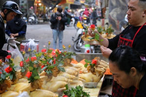 Chợ phố cổ sôi động trong ngày rằm cuối cùng năm Canh Tý