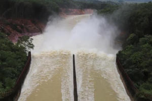 Nhiều hồ, thủy điện tại Hà Tĩnh đồng loạt thông báo xả lũ, di dời dân khẩn cấp