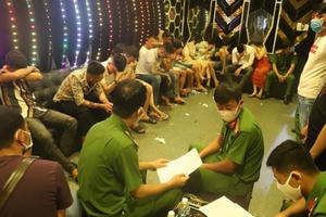 Khởi tố nữ chủ quán karaoke tham gia "tiệc ma túy" cùng khách tại Đắk Nông