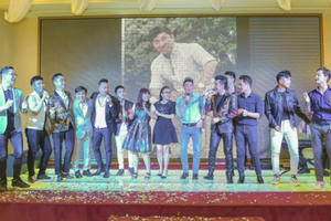 Đan Trường, Cẩm Ly, Mr.Đàm “quậy hết mình” khi hát “60 năm cuộc đời”