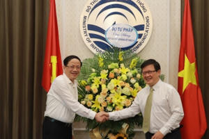 Lãnh đạo Bộ Tư pháp chúc mừng một số cơ quan báo chí Lãnh đạo Bộ Tư pháp chúc mừng một số cơ quan báo chí