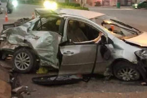 3 người chết 1 người nguy kịch trong chiếc ô tô nát bét 3 người chết 1 người nguy kịch trong chiếc ô tô nát bét