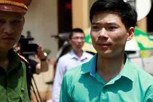 Bác sĩ Lương đối chất với điều tra viên về 'lời khai mớm cung'