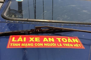 Không phạt xe tải thiếu khẩu hiệu “Tính mạng con người là trên hết"