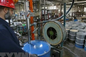 Tin kinh tế 6AM: Dự trữ dầu thô của Mỹ giảm, giá dầu thế giới tăng; Đề xuất gói kích thích kinh tế mới