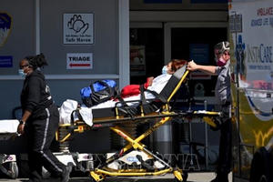 Mỹ có thêm 1 triệu ca mắc COVID-19 mới sau 2 tuần