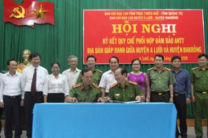 Ký kết Quy chế phối hợp đảm bảo ANTT giữa hai huyện A Lưới và Đakrông