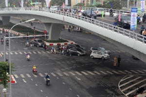 Cầu vượt trăm tỷ trên đường đắt nhất Thủ đô thông xe