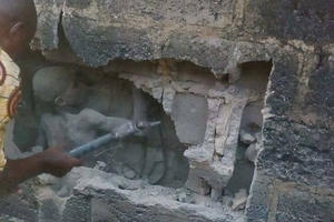 Cậu bé 12 tuổi sống sót "kỳ diệu" sau 3 ngày bị mắc kẹt