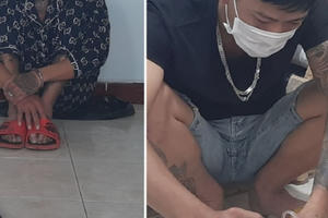 Clip: Bắt quả tang 2 thanh niên tàng trữ ma túy và hung khí trong nhà