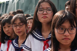 Chùm ảnh: Học sinh trường Lương Thế Vinh nghẹn ngào tiễn đưa thầy Văn Như Cương Chùm ảnh: Học sinh trường Lương Thế Vinh nghẹn ngào tiễn đưa thầy Văn Như Cương