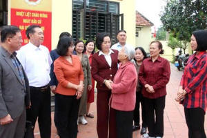 Phó Chủ tịch Quốc hội Nguyễn Thị Thanh kiểm tra công tác bầu cử tại Quảng Ninh