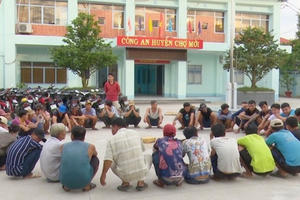 Bắt giữ 36 đối tượng đá gà ăn tiền