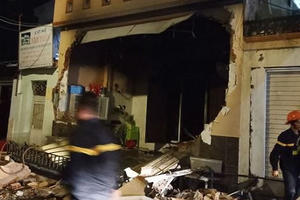 Ngôi nhà 3 tầng phát nổ, chồng tử vong sau cuộc điện thoại với vợ