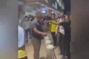 [Clip]: Cận cảnh hỗn chiến kinh hoàng tại AEON Tân Phú, Công an phải nổ súng trấn áp