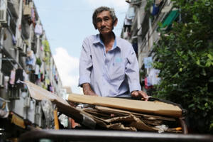 Người đàn ông 72 tuổi 23 năm đạp xích lô nuôi con gái tâm thần