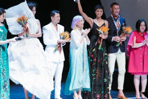 Hoa hậu H’Hen Niê, Á hậu Hoàng Thùy, Á hậu Mâu Thủy giữ vai trò vedette đêm bế mạc Vietnam International Fashion Week 2018