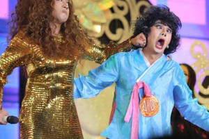 Trấn Thành trổ tài diễn tuồng, ca cải lương trong đêm liveshow kỉ niệm 10 năm vào nghề