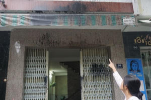 Đà Nẵng: Tố quán nhậu mất trật tự, 3 nhà dân bị kẻ gian tạt nhớt bẩn