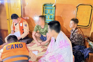 Bắt giữ 02 phương tiện khai thác cát trái phép trên sông Cầu